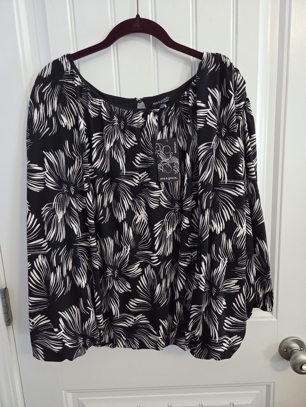 NWT Ava & Grace Womens 3X Black White Floral 1 Cold Shoulder Blouse Top 3/4 Slee